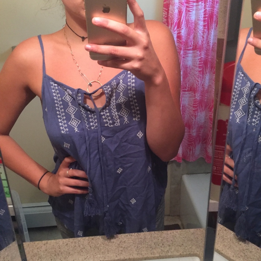 Blue and white detailed tank